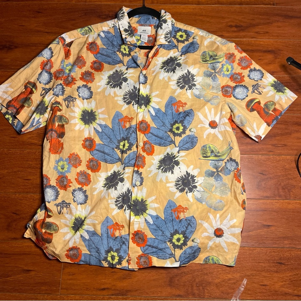 H&M’s Floral & Mushroom Print Men's Shirt size Large